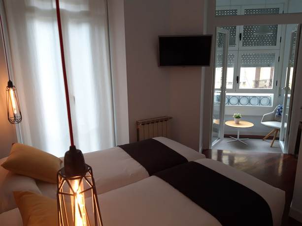 Imagen de la habitación del Pensión La Perla, San Sebastián. Foto 14