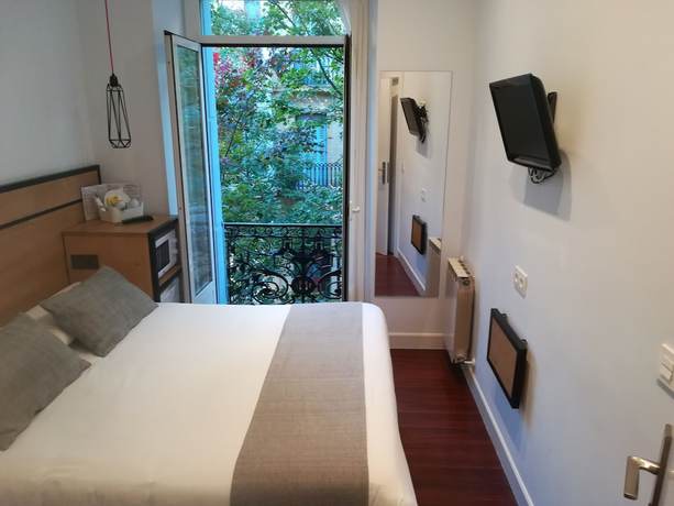 Imagen de la habitación del Pensión La Perla, San Sebastián. Foto 15