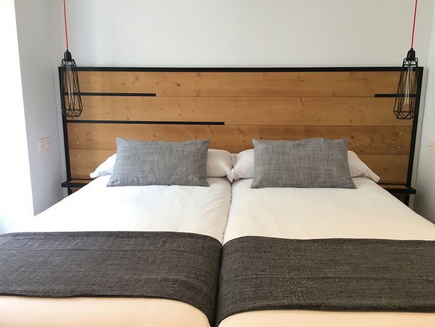 Imagen de la habitación del Pensión La Perla, San Sebastián. Foto 20