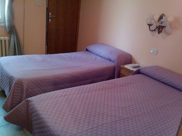 Imagen de la habitación del Pensión Las Palmeras, Comarca del Deza - Lalín. Foto 11