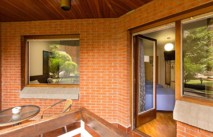 Imagen de los exteriores del Pensión Laurel. Foto 14