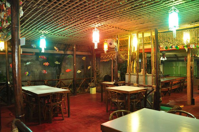 Imagen de los exteriores del Pensión Lola Itang. Foto 13