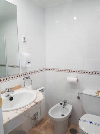 Imagen de la habitación del Pensión Los Rosales, Cabárceno. Foto 6