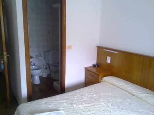 Imagen de la habitación del Pensión Los Trillizos. Foto 16