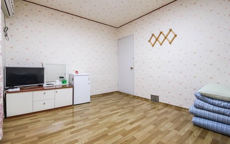 Imagen de la habitación del Pensión Muju VIP. Foto 2