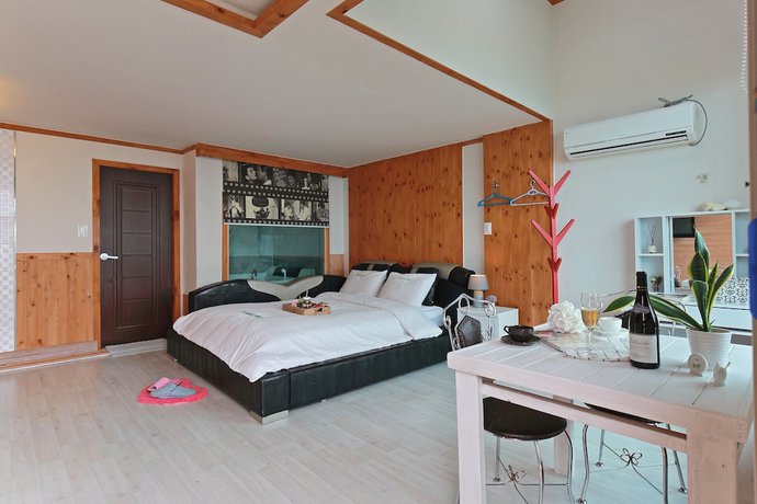 Imagen de la habitación del Pensión Namhae Lumiere. Foto 18