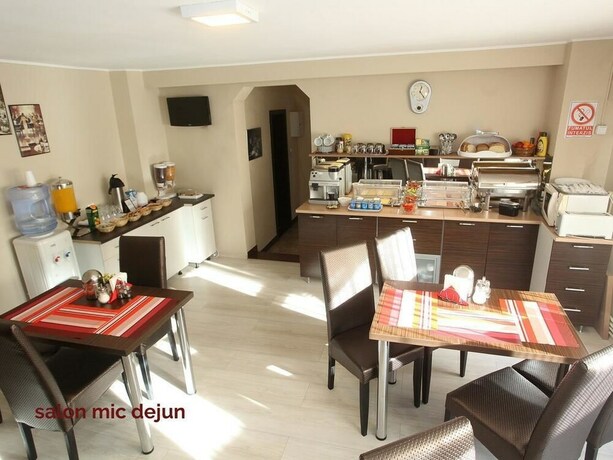Imagen del bar/restaurante del Pensión Pension Mora Cluj Napoca. Foto 17