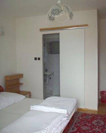 Imagen de la habitación del Pensión Penzi&oacute;n Z&aacute;vada. Foto 15