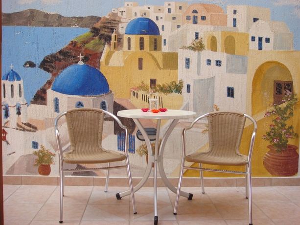 Imagen de los exteriores del Pensión Petros Villa. Foto 10