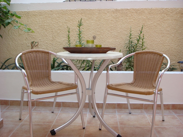 Imagen de los exteriores del Pensión Petros Villa. Foto 11