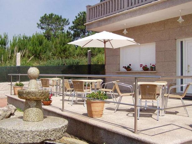 Imagen de los exteriores del Pensión Playa Mar Cachadi&ntilde;as. Foto 11