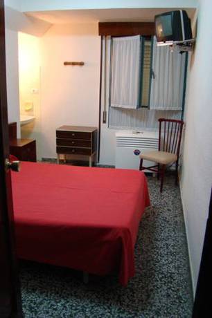 Imagen de la habitación del Pensión Portugal, Alicante. Foto 3