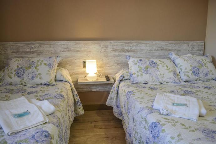 Imagen de la habitación del Pensión Reconquista, Cangas de On&iacute;s. Foto 6
