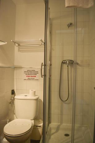 Imagen de la habitación del Pensión Reconquista, Cangas de On&iacute;s. Foto 8