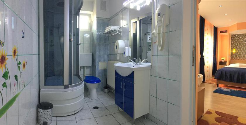 Imagen de los interiores del Pensión Relax, Ramnicu Valcea. Foto 14