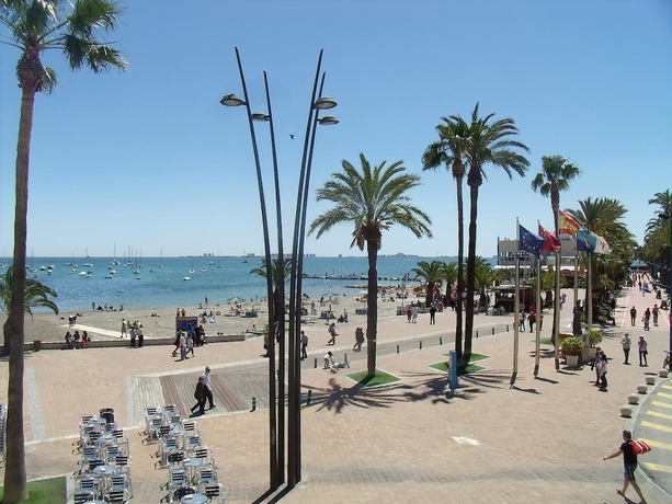 Imagen de los exteriores del Pensión Ribera, SANTIAGO DE LA RIBERA. Foto 18