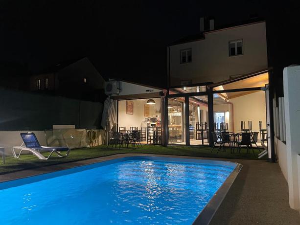 Imagen de la piscina del Pensión San Anton, Melide. Foto 5