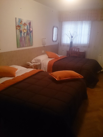 Imagen de la habitación del Pensión Santa Clara, A Coruña. Foto 12