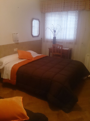 Imagen de la habitación del Pensión Santa Clara, A Coruña. Foto 14