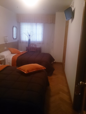 Imagen de la habitación del Pensión Santa Clara, A Coruña. Foto 15