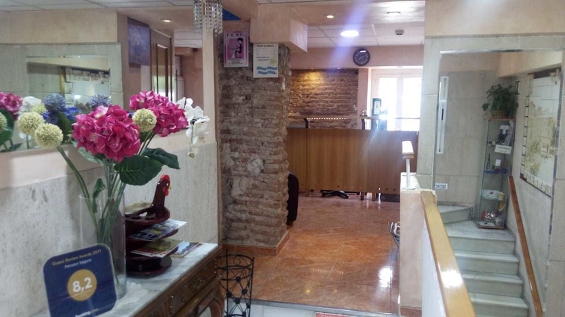 Imagen de los interiores del Pensión Segura. Foto 19