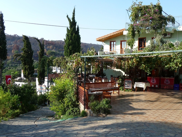 Imagen de los exteriores del Pensión St. Nicholas Pension. Foto 16