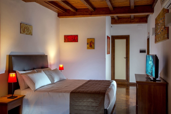 Imagen de la habitación del Pensión Suite Artis Barberini. Foto 7