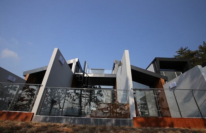 Imagen general del Pensión The Hill Pool Villa Pension. Foto 1