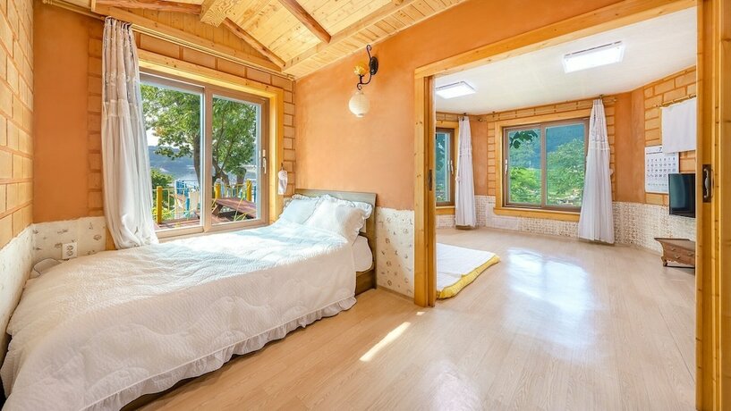 Imagen general del Pensión Tongyoung Blue House Spa. Foto 8