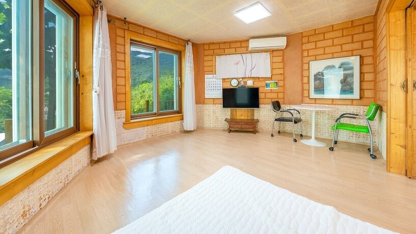 Imagen general del Pensión Tongyoung Blue House Spa. Foto 9
