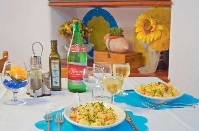 Imagen del bar/restaurante del Pensión Villa Mena. Foto 9
