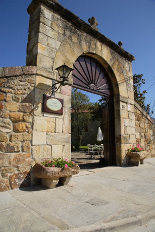 Imagen de los exteriores del Pousada La Torre De La Quintana. Foto 8