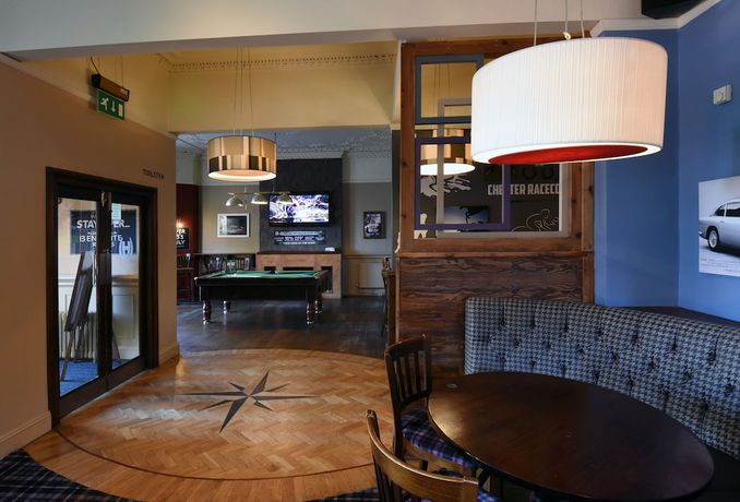 Imagen del bar/restaurante del Pousada Oaklands By Greene King Inns. Foto 6