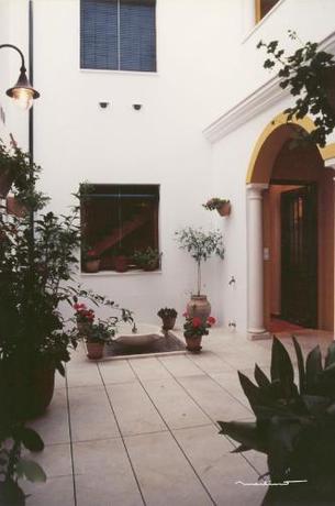 Imagen de los exteriores del Pousada Real, Priego de C&oacute;rdoba. Foto 11