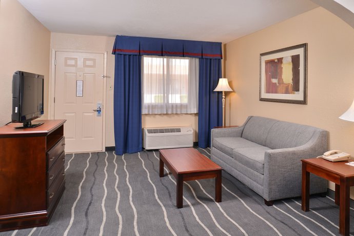Imagen de la habitación del Pousada Red Roof Inn & Suites Irving. Foto 5