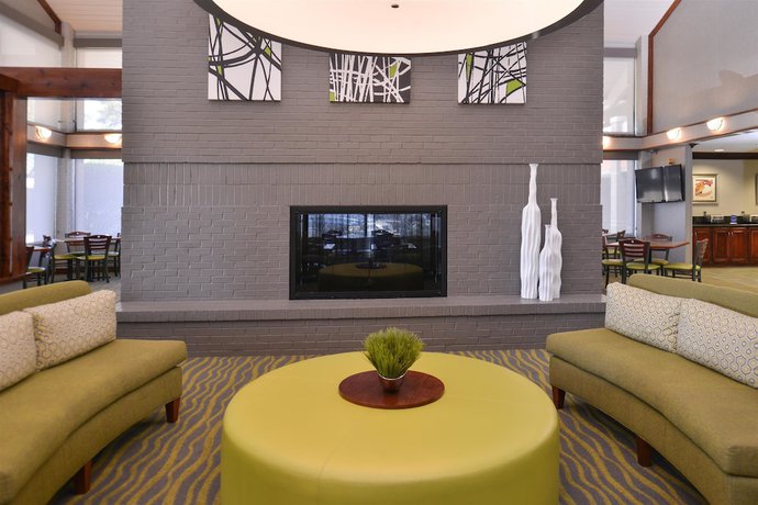 Imagen de los interiores del Pousada Red Roof Inn & Suites Irving. Foto 17