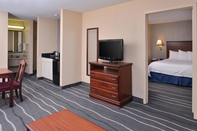 Imagen de la habitación del Pousada Red Roof Inn & Suites Irving. Foto 13