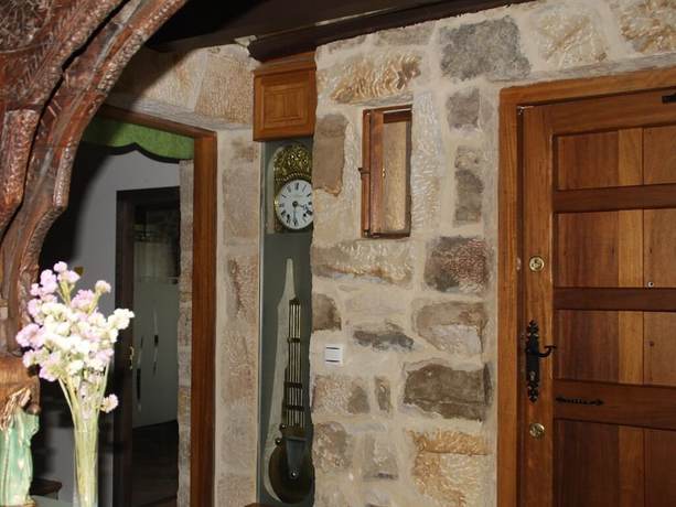 Imagen de los interiores del Pousada y Apartamentos Trebuesto de Guriezo. Foto 18