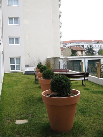 Imagen de los exteriores del Residencia Appart'city Classic Lyon Villeurbanne. Foto 10