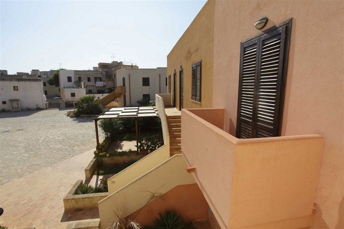 Imagen de los exteriores del Residencia Camarò Favignana. Foto 13