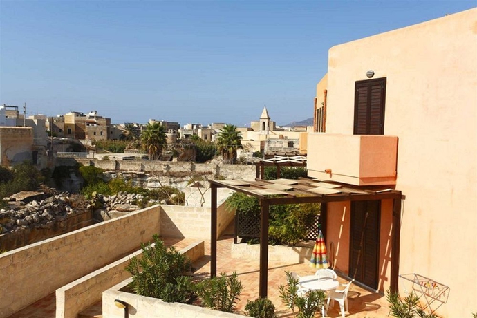 Imagen de los exteriores del Residencia Camarò Favignana. Foto 14