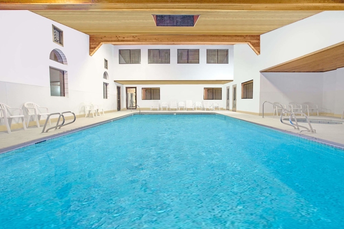 Imagen de la piscina del Residencia Days Inn and Suites By Wyndham Red Rock-gallup. Foto 18