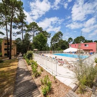 Imagen de la piscina del Residencia Les Grands Pins. Foto 15