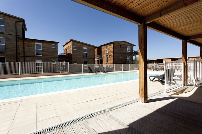 Imagen de la piscina del Residencia Les Hameaux de Montreal. Foto 14