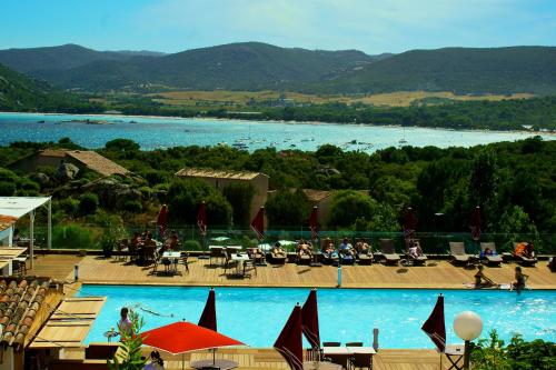 Imagen de la piscina del Residencia Monte d'Oro. Foto 17