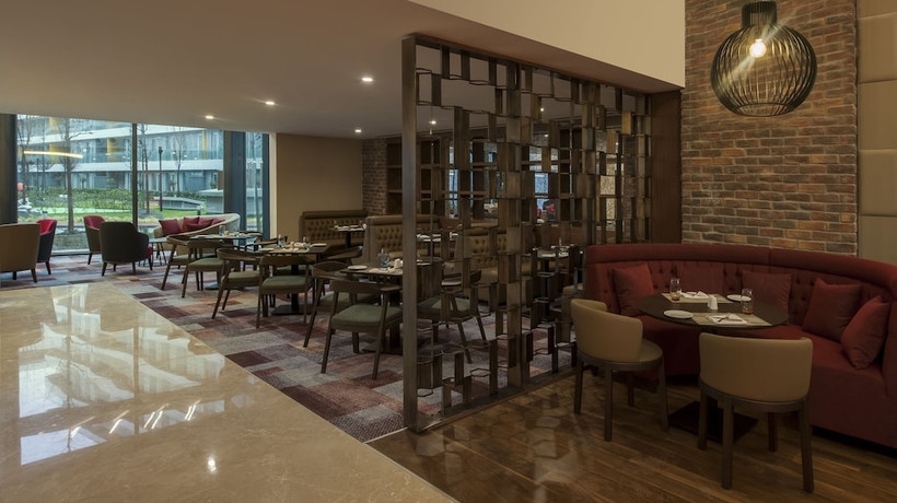 Imagen del bar/restaurante del Residencia Radisson Blu Residence, Istanbul Batisehir. Foto 2