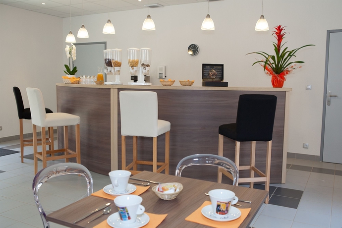 Imagen del bar/restaurante del Residencia R&eacute;sidence Le Clos Du Rocher - Vacanc&eacute;ole. Foto 2