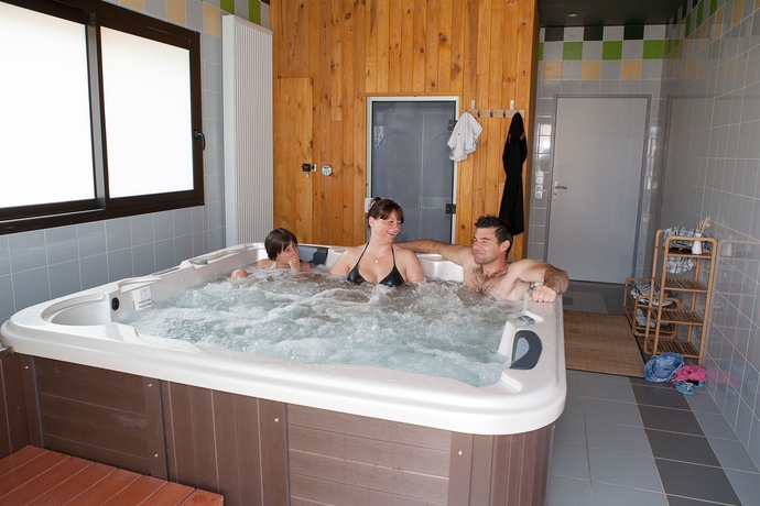 Imagen de la piscina del Residencia R&eacute;sidence Le Clos Du Rocher - Vacanc&eacute;ole. Foto 15