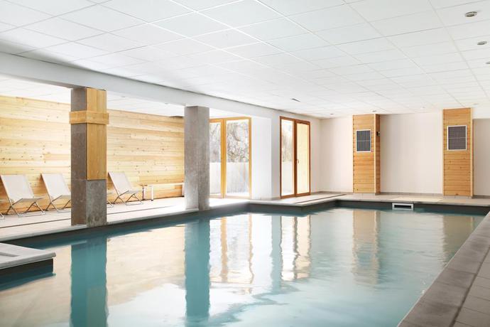 Imagen de la piscina del Residencia Résidence Odalys Le Crystal Blanc. Foto 8