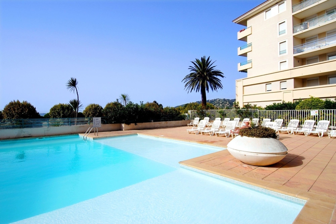 Imagen de la piscina del Residencia R&eacute;sidence Odalys Les Pins Bleus. Foto 6